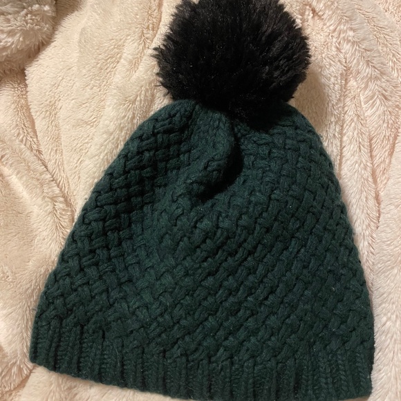 Sezane Accessories - Sezane knit hat